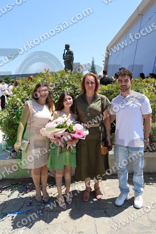 09 μετά την ορκωμοσία έξω