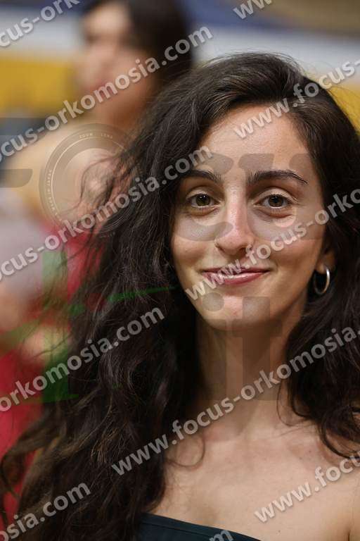 1NOMB260826_12674