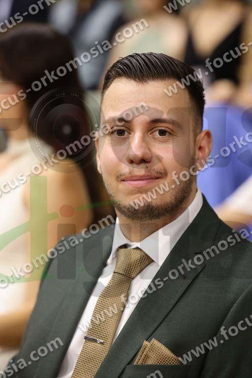 1NOMB260826_12995