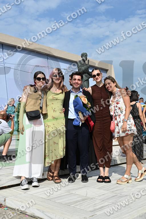 09 μετά την ορκωμοσία έξω