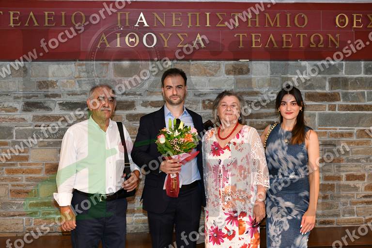 001 πριν την ορκωμοσία έξω