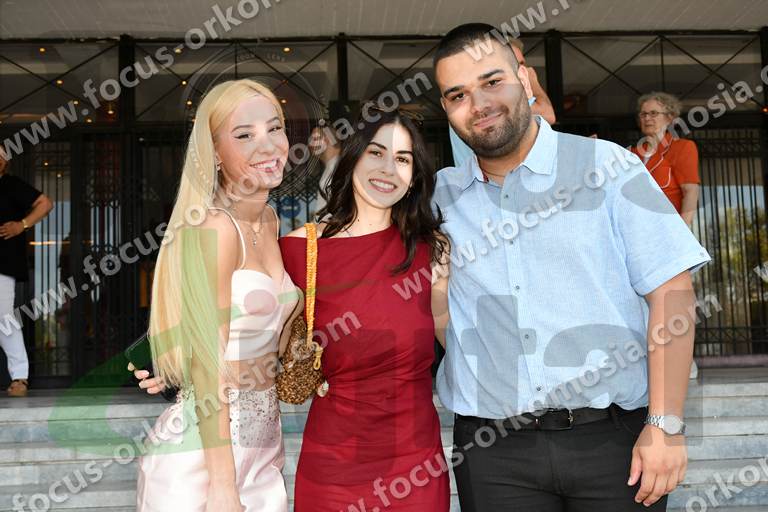 01 πριν την ορκωμοσία έξω