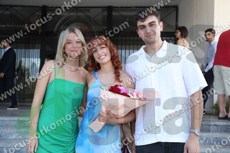 01 πριν την ορκωμοσία έξω