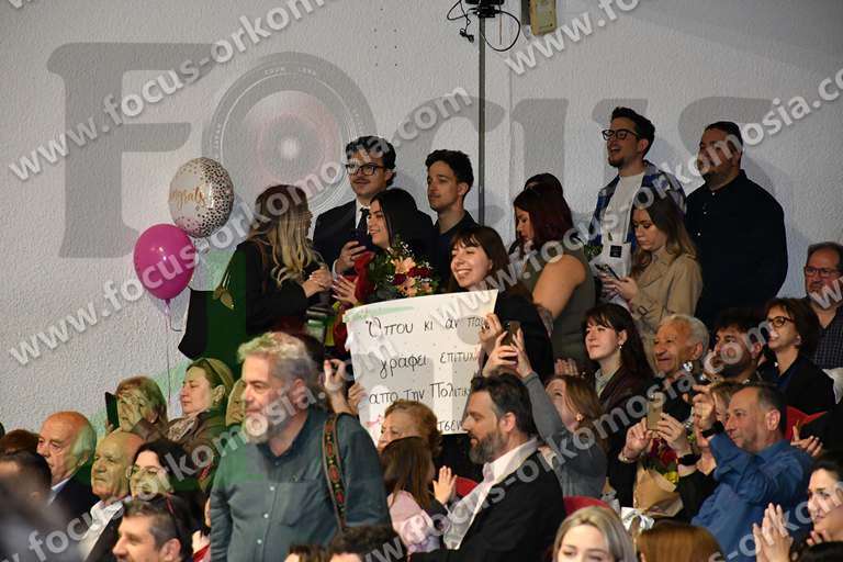 001 υπόλοιπες φωτο πανηγυρισμοί συγγενείς φίλοι
