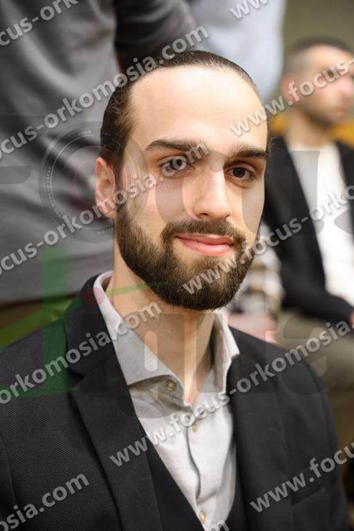 πτυχιούχος 010