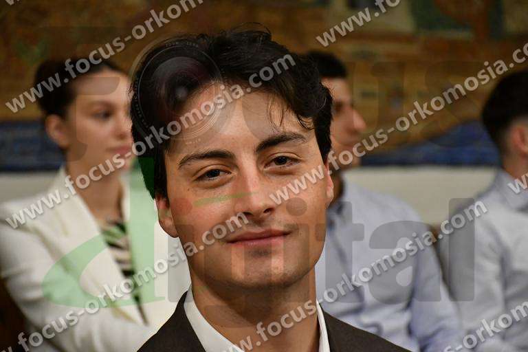 πτυχιούχος 038