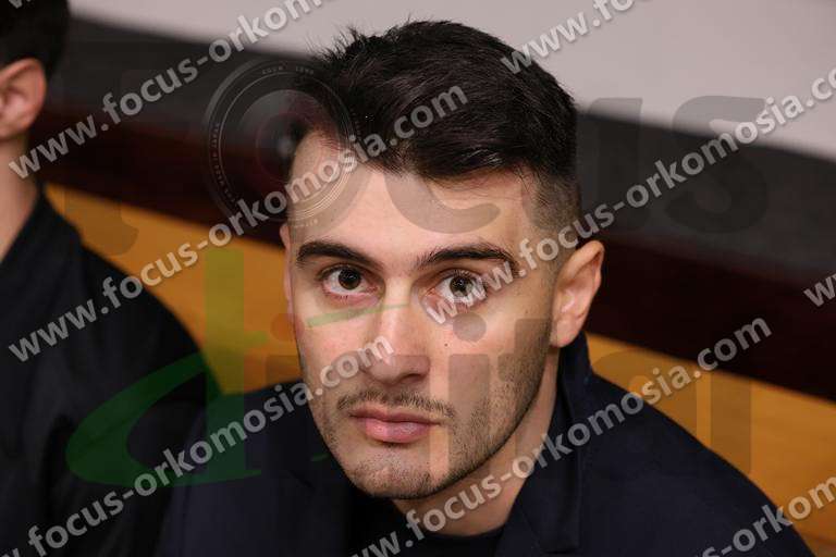 πτυχιούχος 054