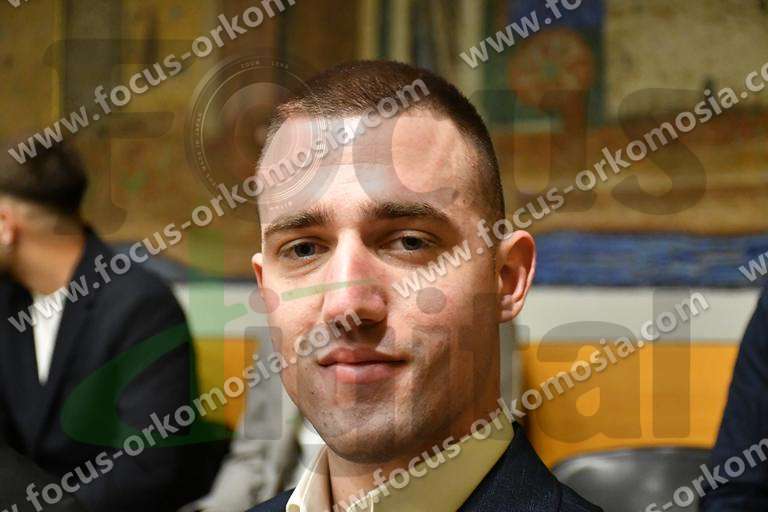 πτυχιούχος 090