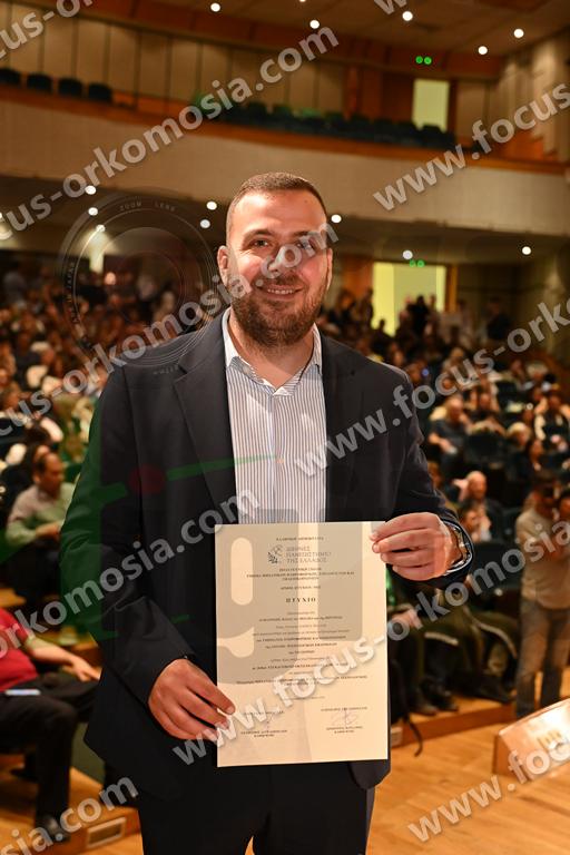 07 Με το πτυχίο