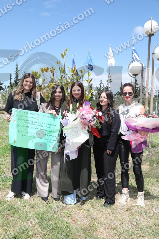 09 Μετά την ορκωμοσία έξω