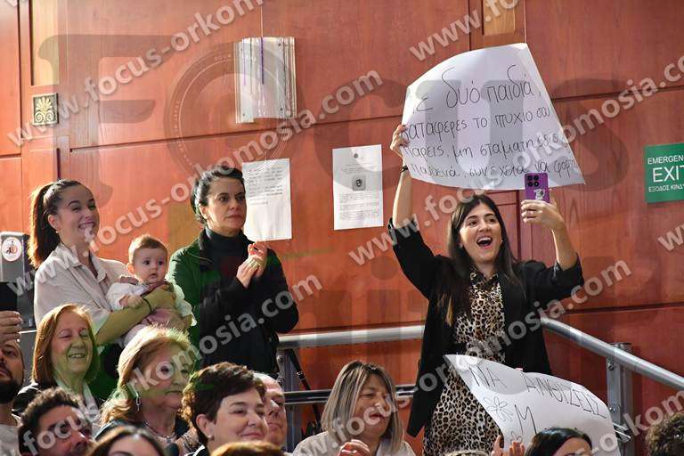 01 υπόλοιπες φωτογραφίες-συγγενείς-φίλοι-ζητωκραυγές