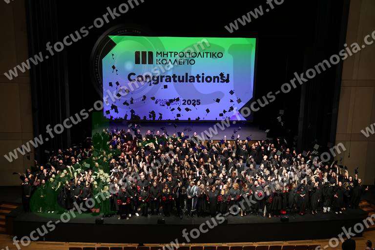 01 πέταγμα καπέλων υπόλοιπες φωτογραφίες συγγενείς φίλοι